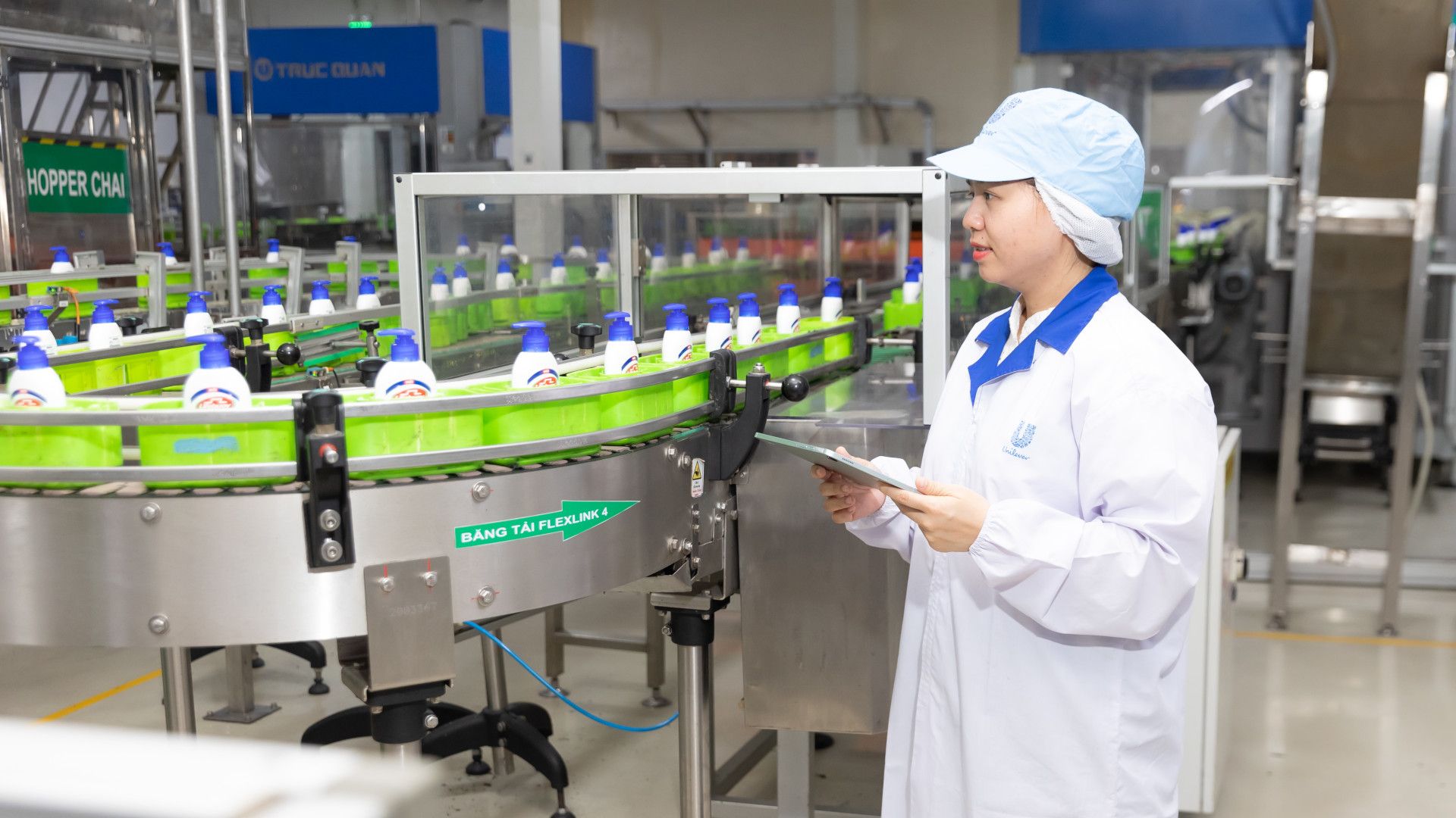 Đội ngũ nhân sự chuyển từ vai trò vận hành thủ công sang ra quyết định dựa trên dữ liệu và phân tích.