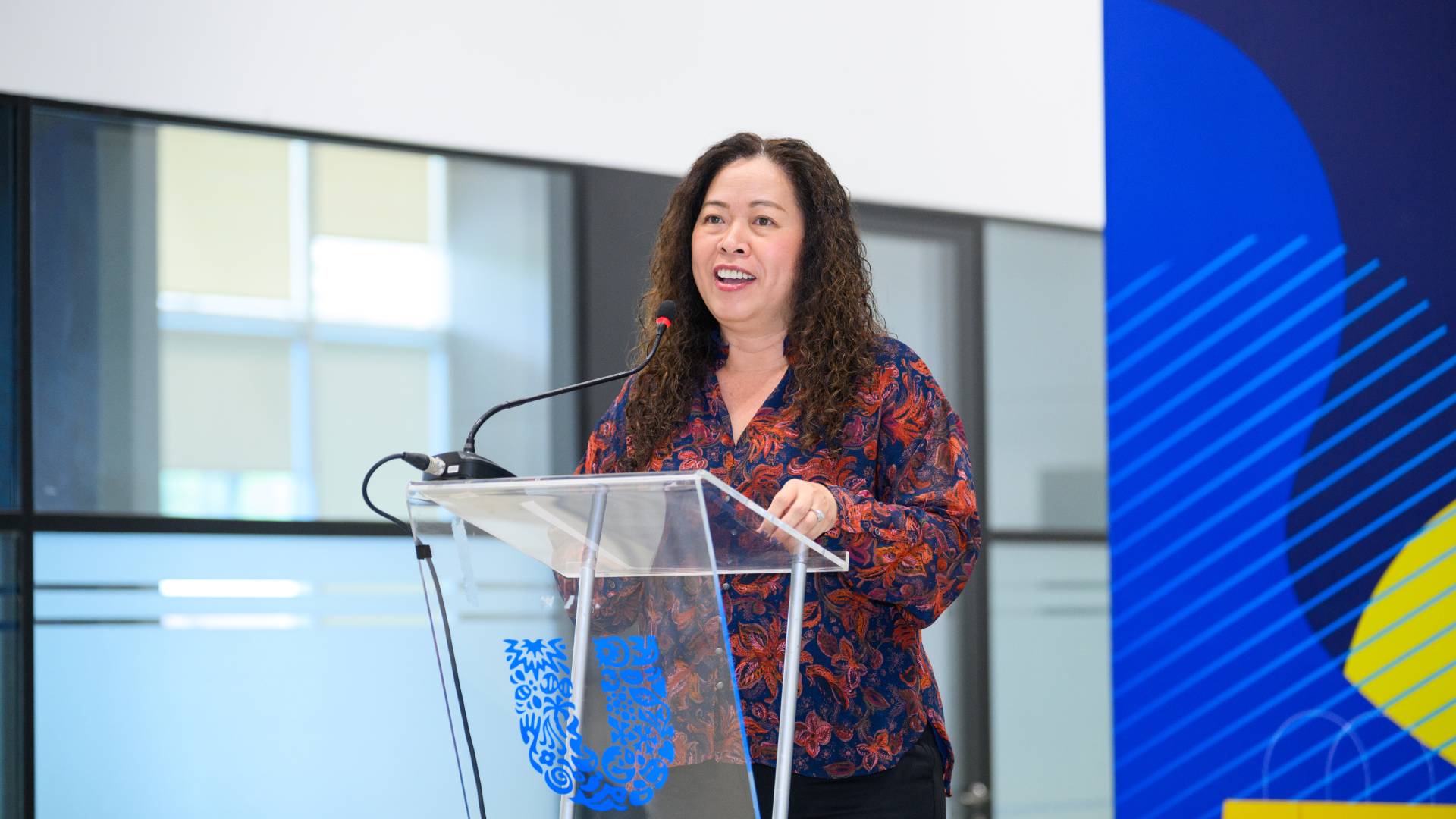 Bà Nguyễn Thị Bích Vân, Tổng Giám đốc Quốc gia Unilever Việt Nam phát biểu tại hội thảo