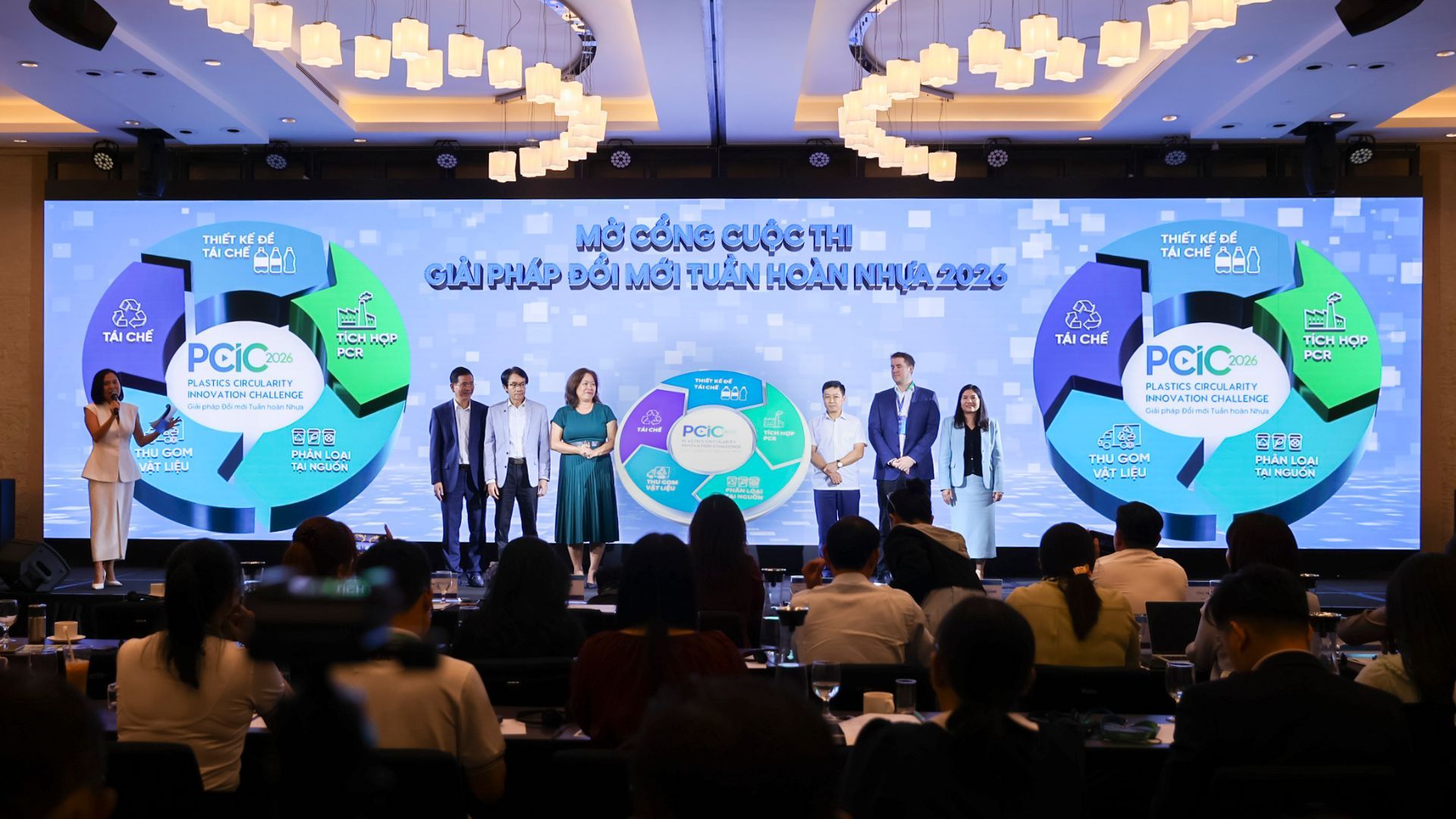Cuộc thi “Giải pháp Đổi mới Tuần hoàn Nhựa 2026” tìm kiếm các giải pháp cho những bài toán cụ thể của tuần hoàn nhựa, gồm thiết kế bao bì, vật liệu thay thế, công nghệ tái chế, phân loại – thu gom, mô hình kinh doanh tuần hoàn, giảm rác thải nhựa và tiêu dùng bền vững.