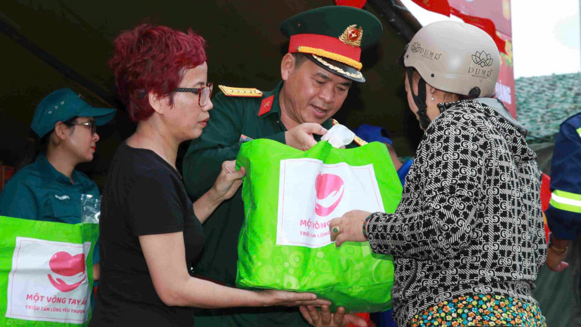 Đại tá Đinh Văn Hưng, Chính ủy Bộ Chỉ huy Quân sự tỉnh Đắk Lắk nhấn mạnh tầm quan trọng của sự phối hợp giữa lực lượng vũ trang với các tổ chức, doanh nghiệp và sáng kiến cộng đồng